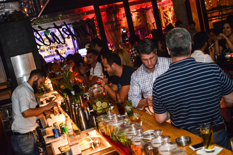 Bistrobar Live Hamra on Saturday Night
